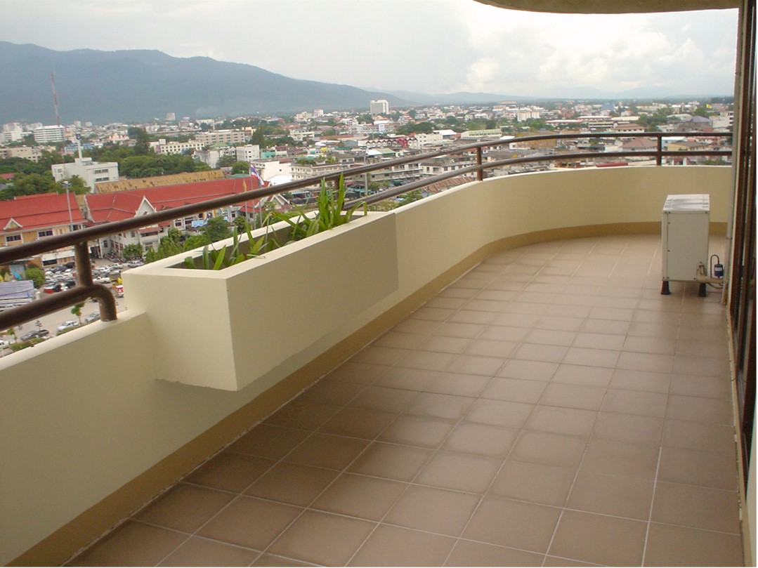 RP R 1104 Balcony View Doi Sutape W1080.jpg (174552 bytes)
